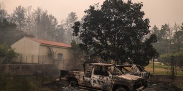 Πυρκαγιά στην Βόρεια Εύβοια, Κυριακή 8 Αυγούστου 2021. Στιγμιότυπο από το χωριό Γούβες.
(EUROKINISSI/ΒΑΣΙΛΗΣ ΡΕΜΠΑΠΗΣ)