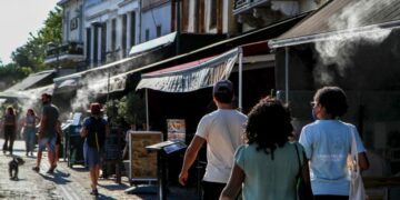 Στιγμιότυπα από το ιστορικό κέντρο της Αθήνας, Μοναστηράκι, Αρχαία Αγορά, Πλάκα, τουριστική κίνηση και εστίαση, Τρίτη 13 Ιουλίου 2021  (ΓΙΕΝΑΝΤΑ ΝΤΕΛΑΙ /EUROKINISSI)