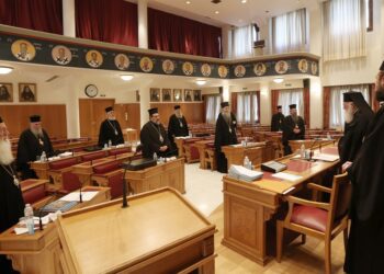 Ο αρχιεπίσκοπος Ιερώνυμος προεδρεύει στη συνεδρίαση της Ιεράς Συνόδου της Εκκλησίας, την Πέμπτη 30 Απριλίου 2020. Συνεδριάζει η Ιερά Σύνοδος με θέμα την επαναλειτουργία των εκκλησιών, μετά τα αυστηρά περιοριστικά μέτρα λόγω του κορονοϊού. ΑΠΕ-ΜΠΕ/ΑΡΧΙΕΠΙΣΚΟΠΗ ΑΘΗΝΩΝ/ΧΡΗΣΤΟΣ ΜΠΟΝΗΣ