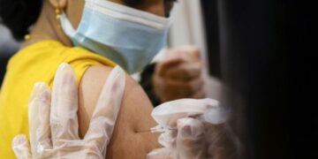 FILE PHOTO: A girl receives the Pfizer-BioNTech coronavirus disease (COVID-19) vaccine in Lansdale, Pennsylvania, U.S., December 5, 2021. REUTERS/Hannah Beier/File Photo