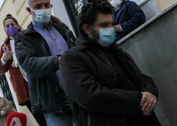 Απολογία στον ανακριτή του 37χρονου ιερέα που κατηγορείται για βιασμό ανήλικης, Παρασκευή 21 Ιανουαρίου 2022. Ο 37χρονος ιερέας, που συνελήφθη με ένταλμα, από αστυνομικούς της Υποδιεύθυνσης Προστασίας Ανηλίκων της Ασφάλειας Αττικής, κατηγορείται για τα εξής κακουργήματα: βιασμό, γενετήσιες πράξεις με ανηλίκους, κατάχρηση ανηλίκων και πορνογραφία ανηλίκων κατ' εξακολούθηση και κατά συρροή. 
(ΜΙΧΑΛΗΣ ΚΑΡΑΓΙΑΝΝΗΣ/EUROKINISSI)