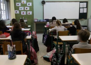 Στιγμιότυπο από το 6ο Δημοτικό Σχολείο Γλυφάδας, Δευτέρα 10 Ιανουαρίου 2022. Τα σχολεία επαναλειτούργησαν μετά τις διακοπές των Χριστουγέννων με την εφαρμογή νέων υγειονομικών πρωτοκόλλων για την αντιμετώπιση της πανδημίας του κορονοϊού.
(ΓΙΑΝΝΗΣ ΠΑΝΑΓΟΠΟΥΛΟΣ/EUROKINISSI)