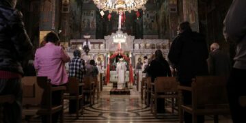 Απόδοση της εορτής του Πάσχα, μετά από απόφαση της Ιερά Συνόδου της Εκκλησίας της Ελλάδος, στο πλαίσιο των έκτακτων μέτρων για τον κοροναϊό. Ιερός Ναός Αγίων Αποστόλων Πέτρου και Παύλου, Πέυκη, Αθήνα, 26 Μαΐου 2020