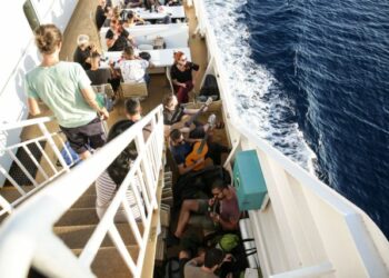 Passenger on a ferry travelling to Amorgos island during at the first summer of the pandemic of Covid-19. Passengers are obliged to wear masks, in Greece, July 2020 / Πρωινό στιγμιότυπο απο το πλοίο προς την Αμοργό κατά το πρώτο καλοκαίρι της πανδημίας του Covid-19. Οι επιβάτες υποχρεούνται να φορούν μάσκες, Ιούλιος, 2020