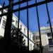 Υπό κατάληψη για σήμερα η ΑΣΟΕΕ, μετά από απόφαση της Γενικής Συνέλευσης του φοιτητικού συλλόγου της σχολής. Οι φοιτητές του Οικονομικού Πανεπιστημίου κλιμακώνουν τις κινητοποιήσεις τους, μετά τις πρόσφατες εξελίξεις που αφορούν την επίθεση καθηγητή μέσα στο αμφιθέατρο της σχολής. Στην ανακοίνωσή του ο φοιτητικός σύλλογος ζητά την απομάκρυνση του συγκεκριμένου καθηγητή, ο οποίος ελέγχεται από τη Δικαιοσύνη για οικονομικές υποθέσεις, αλλά και για αδικήματα σεξουαλικής φύσης, απαιτώντας, παράλληλα,  «να δημοσιοποιηθούν τα πρακτικά της Συγκλήτου από τη συνεδρίαση που αφορούσε το συγκεκριμένο θέμα και να παραιτηθούν όλοι οι εμπλεκόμενοι στη συγκάλυψη, και ο πρύτανης, Δημήτρης Μπουραντώνης».Μεταξύ άλλων, διεκδικούν δωρεάν επαναλαμβανόμενα rapid test για όλους τους φοιτητές, μέτρα προστασίας της υγείας των φοιτητών, ισότιμης πρόσβασης στην επερχόμενη εξεταστική, ενώ απορρίπτουν την προοπτική πανεπιστημιακής αστυνομίας, Παρασκευή 14 Ιανουαρίου 2022  (ΤΑΤΙΑΝΑ ΜΠΟΛΑΡΗ/ EUROKINISSI)