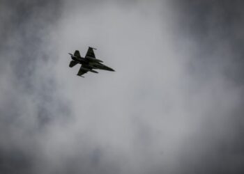 ÁåñïóêÜöïò ôçò ÐïëåìéêÞò Áåñïðïñßáò (äýï F-16, Ýíá Mirage 2000 êáé äýï F-4) ðñáãìáôïðïéåß äïêéìáóôéêÞ äéÝëåõóç ðÜíù áðü ôçí ÁèÞíá ôï ìåóçìÝñé ôçò ÄåõôÝñáò 19 Ìáñôßïõ 2018. Ïé äïêéìáóôéêÝò ðôÞóåéò ðñáãìáôïðïéïýíôáé åí üøåé ôçò óôñáôéùôéêÞò ðáñÝëáóçò ãéá ôïí åïñôáóìü ôçò åèíéêÞò åðåôåßïõ ôçò 25çò Ìáñôßïõ 1821.
(EUROKINISSI/ÃÉÁÍÍÇÓ ÐÁÍÁÃÏÐÏÕËÏÓ)