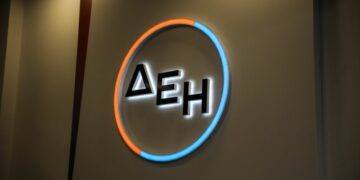 ÐáñÜóôáóç äéáìáñôõñßáò áðü ôï ÐÁÌÅ óôá êåíôñéêÜ ãñáöåßá ôçò ÄÅÇ ãéá ôéò äéáêïðÝò ñåýìáôïò óå íïéêïêõñéÜ, ôçí ÔåôÜñôç 23 Äåêåìâñßïõ 2020.
(EUROKINISSI/ÓÙÔÇÑÇÓ ÄÇÌÇÔÑÏÐÏÕËÏÓ)