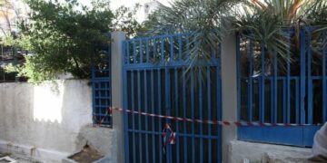 ***** ÐÑÏÓÏ×Ç - ÓÇÌÅÉÙÓÇ ÃÉÁ ÔÏÍ ÁÑ×ÉÓÕÍÔÁÊÔÇ **** ** Ç öùôïãñáößá Ý÷åé ëçöèåß ÷ùñßò ôç ñçôÞ Üäåéá ôùí åéêïíéæüìåíùí. Ç äçìïóßåõóç ôùí ÷áñáêôçñéóôéêþí ôïõò ãßíåôáé áðïêëåéóôéêÜ ìå åõèýíç ôïõ ÷ñÞóôç **