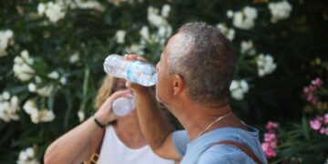 Streets scenes during the heat wave , in Athens, on July 21, 2023 / Στιγμιότυπα απο την Αθήνα εν μέσω του καύσωνα, στις 21 Ιουλίου, 2023