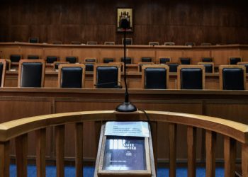 Δίκη στο Ειδικό Δικαστήριο με κατηγορούμενους τον πρώην αναπληρωτή υπουργό Δικαιοσύνης της κυβέρνησης ΣΥΡΙΖΑ - ΑΝΕΛ Δημήτρη Παπαγγελόπουλο και την πρώην επικεφαλής της εισαγγελίας Διαφθοράς Ελένη Τουλουπάκη, Τρίτη 4 Οκτωβρίου 2022.
(ΤΑΤΙΑΝΑ ΜΠΟΛΑΡΗ/EUROKINISSI)