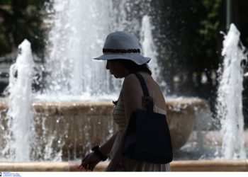 ***** ÐÑÏÓÏ×Ç - ÓÇÌÅÉÙÓÇ ÃÉÁ ÔÏÍ ÁÑ×ÉÓÕÍÔÁÊÔÇ ****
** Ç öùôïãñáößá Ý÷åé ëçöèåß ÷ùñßò ôç ñçôÞ Üäåéá ôùí åéêïíéæüìåíùí. Ç äçìïóßåõóç
ôùí ÷áñáêôçñéóôéêþí ôïõò ãßíåôáé áðïêëåéóôéêÜ ìå åõèýíç ôïõ ÷ñÞóôç **