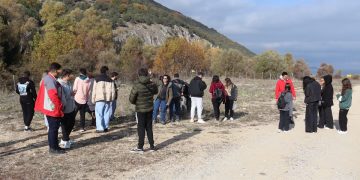 2. Αναμνηστική φωτογραφία της διοργάνωσης στο πεδίο (φωτ.: Α. Τοπαλοπούλου)