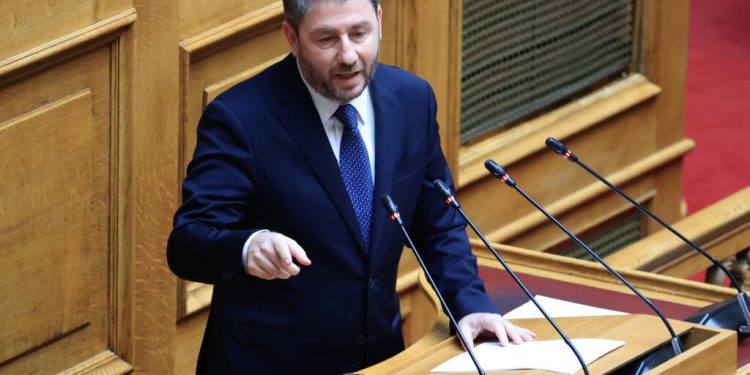 Συζήτηση στην Ολομέλεια της Βουλής των άρθρων και του συνόλου του σχεδίου νόμου του Υπουργείου Εθνικής Άμυνας "Ρύθμιση υγειονομικών θεμάτων των Ενόπλων Δυνάμεων και λοιπές διατάξεις", Τρίτη 7 Μαΐου 2025. 
(ΓΙΩΡΓΟΣ ΚΟΝΤΑΡΙΝΗΣ/EUROKINISSI)