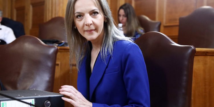 Ç ÅÎÅÔÁÓÔÉÊÇ ÅÐÉÔÑÏÐÇ «ÃÉÁ ÔÇ ÄÉÅÑÅÕÍÇÓÇ ÏËÙÍ ÔÙÍ ÆÇÔÇÌÁÔÙÍ ÐÏÕ Å×ÏÕÍ ÁÍÁÊÕØÅÉ Ó×ÅÔÉÊÁ ÌÅ ÔÇ ËÅÉÔÏÕÑÃÉÁ ÔÏÕ ÏÑÃÁÍÉÓÌÏÕ ÐËÇÑÙÌÙÍ ÊÁÉ ÅËÅÃ×ÏÕ ÊÏÉÍÏÔÉÊÙÍ ÅÍÉÓ×ÕÓÅÙÍ ÐÑÏÓÁÍÁÔÏËÉÓÌÏÕ ÊÁÉ ÅÃÃÕÇÓÅÙÍ (Ï.Ð.Å.Ê.Å.Ð.Å), ÌÅ ÃÍÙÌÏÍÁ ÔÇÍ ÁÍÁÄÅÉÎÇ ÔÕ×ÏÍ ÅÕÈÕÍÙÍ ÊÁÉ ÔÇÍ ÁÐÏÊÁÔÁÓÔÁÓÇ ÔÇÓ ÁÎÉÏÐÉÓÔºÁÓ ÔÏÕ ÓÕÓÔÇÌÁÔÏÓ ÐËÇÑÙÌÇÓ ÔÙÍ ÁÃÑÏÔÉÊÙÍ ÅÍÉÓ×ÕÓÅÙÍ, ÙÓÔÅ ÍÁ ÁÐÏÔÅËÅÉ ÅÍÁÍ ÁÎÉÏÐÉÓÔÏ, ÁÐÏÔÅËÅÓÌÁÔÉÊÏ ÊÁÉ ÄÉÊÁÉÏ ÌÇ×ÁÍÉÓÌÏ ÃÉÁ ÏËÏÕÓ ÔÏÕÓ ÐÁÑÁÃÙÃÏÕÓ ÔÇÓ ×ÙÑÁÓ» èá óõíåäñéÜóåé ìå èÝìá çìåñÞóéáò äéÜôáîçò:
ÅîÝôáóç ìáñôýñùí.Áýñéï ðñùß ÂïõëÞ ãýñù óôéò 9 Ý÷åé Ðüðç Óåìåñôæßäïõ åîåôáóôéêÞ ãéá ÏÐÅÊÅÐÅ êáé ìåóçìÝñé üôáí ôåëåéþóåé ç ðñþôç èá ðÜåé ï ËÜìðñïò ï Áíôùíüðïõëï ôïõ ÁíäñïõëÜêç áðü ÊñÞôç