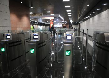 Στιγμιότυπο από το Μετρό Θεσσαλονίκης, την πρώτη ημέρα λειτουργίας του με εισιτήριο, Τετάρτη 4 Δεκεμβρίου 2024.
(ΒΑΣΙΛΗΣ ΒΕΡΒΕΡΙΔΗΣ/ΜΟΤΙΟΝΤΕΑΜ)